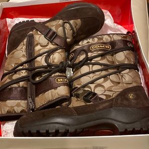 Coach snow boots NEW in original box Size 6.5